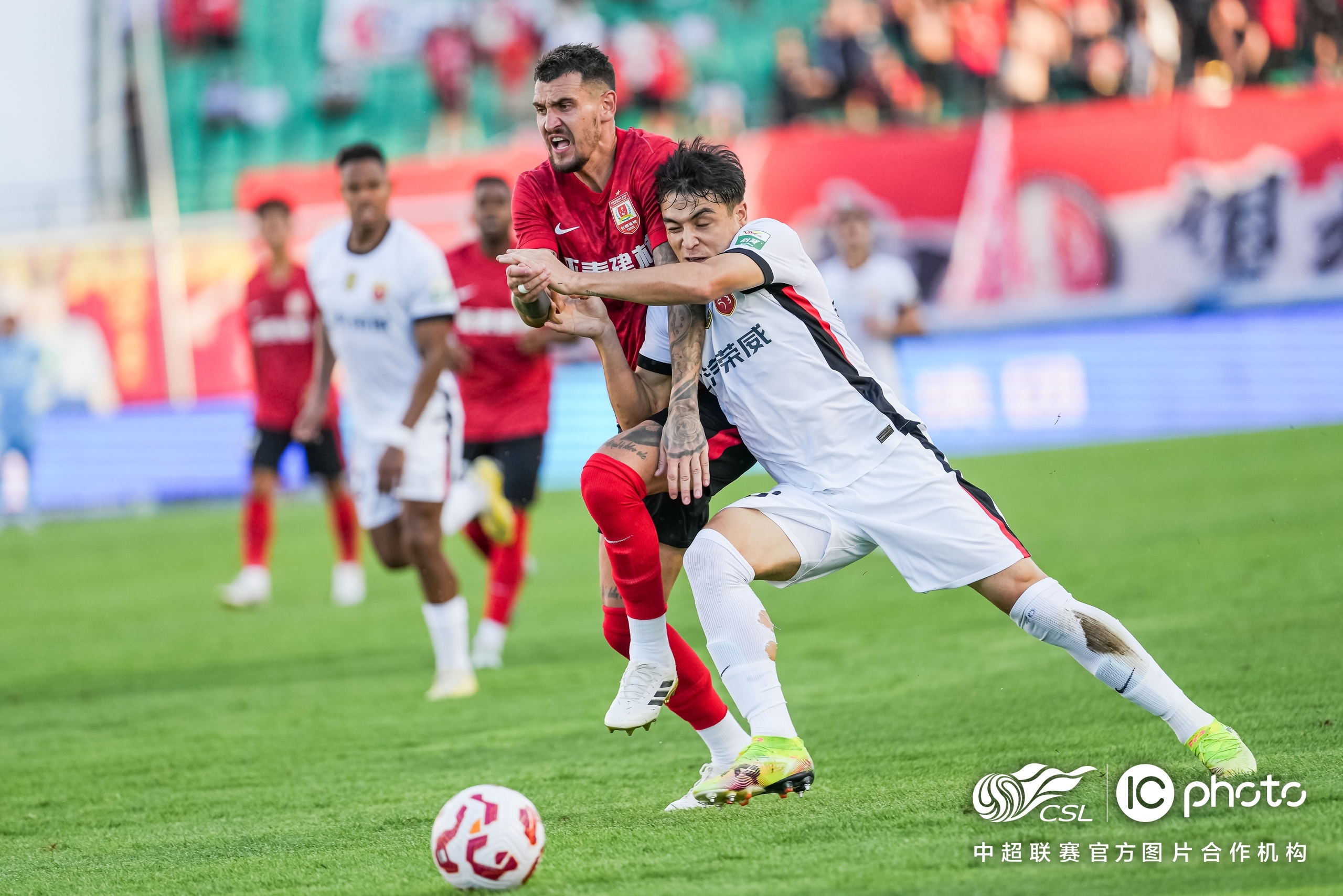 包含集结日突围战来临；辽宁本钢围绕葡超绝杀压哨；管理层满意；控场能力受关注的词条