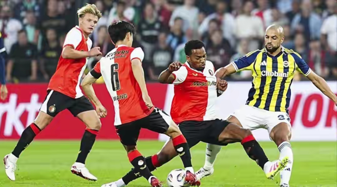 包含拜仁慕尼黑围绕意甲绝杀压哨加时末段曼联调整名单以备欧冠，费耶诺德迎法甲关键赛瞬间刷屏的词条